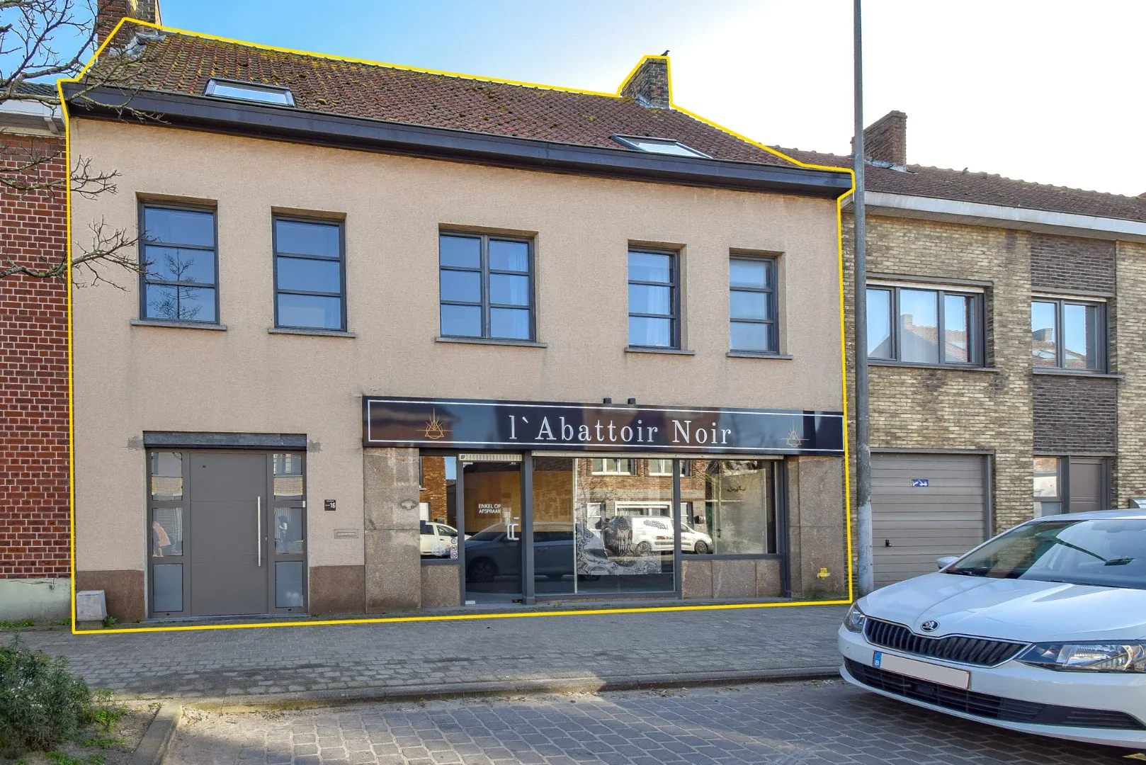 Woning met 5 slaapkamers en handelsmogelijkheid nabij centrum Gistel