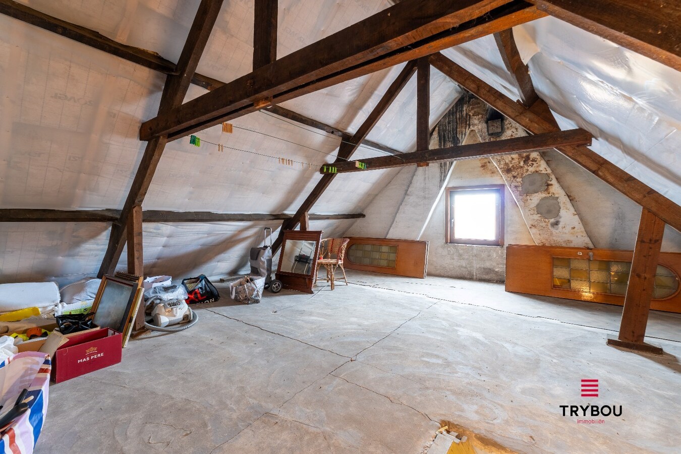 Ruime woning met loods en 4 garages – tal van mogelijkheden! 