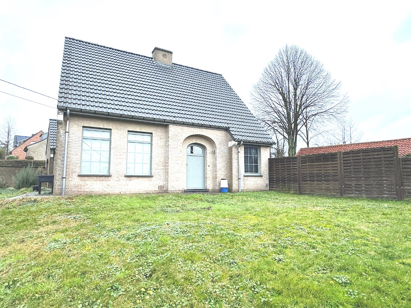 Tiegem - Alleenstaande woning met garage 950 euro 