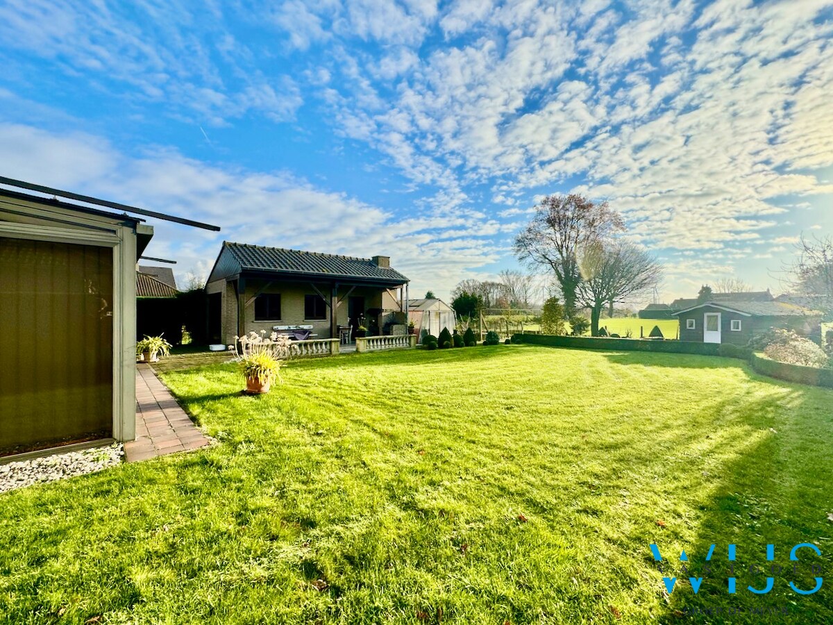 Stevige gezinswoning met bijgebouw te Ertvelde ! 