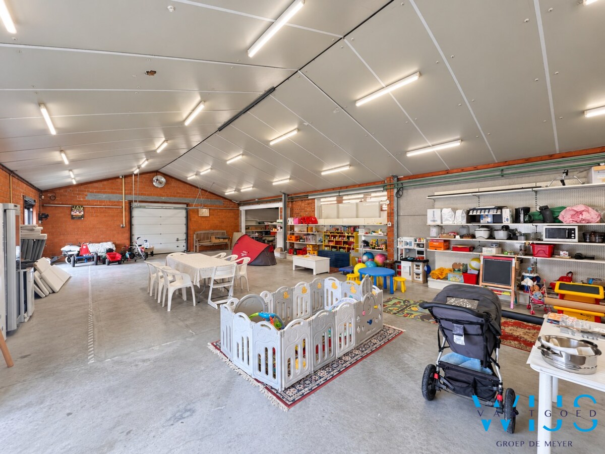 Royaal wonen met maar liefst 910 m² aan multifunctionele bijgebouwen! 