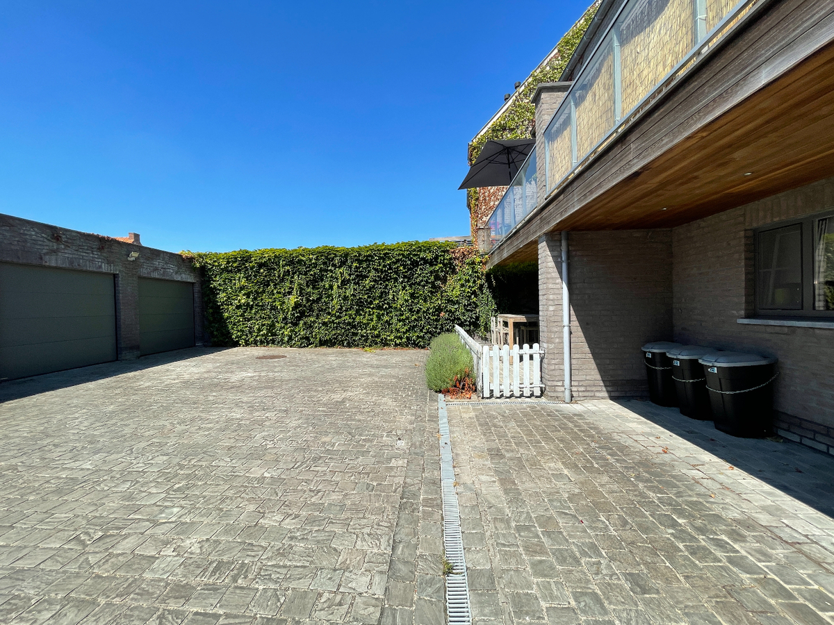 Gelijkvloers, nieuwbouwappartement met 2 slaapkamers en terras te centrum Aartrijke (geen gemeenschappelijke kosten) 