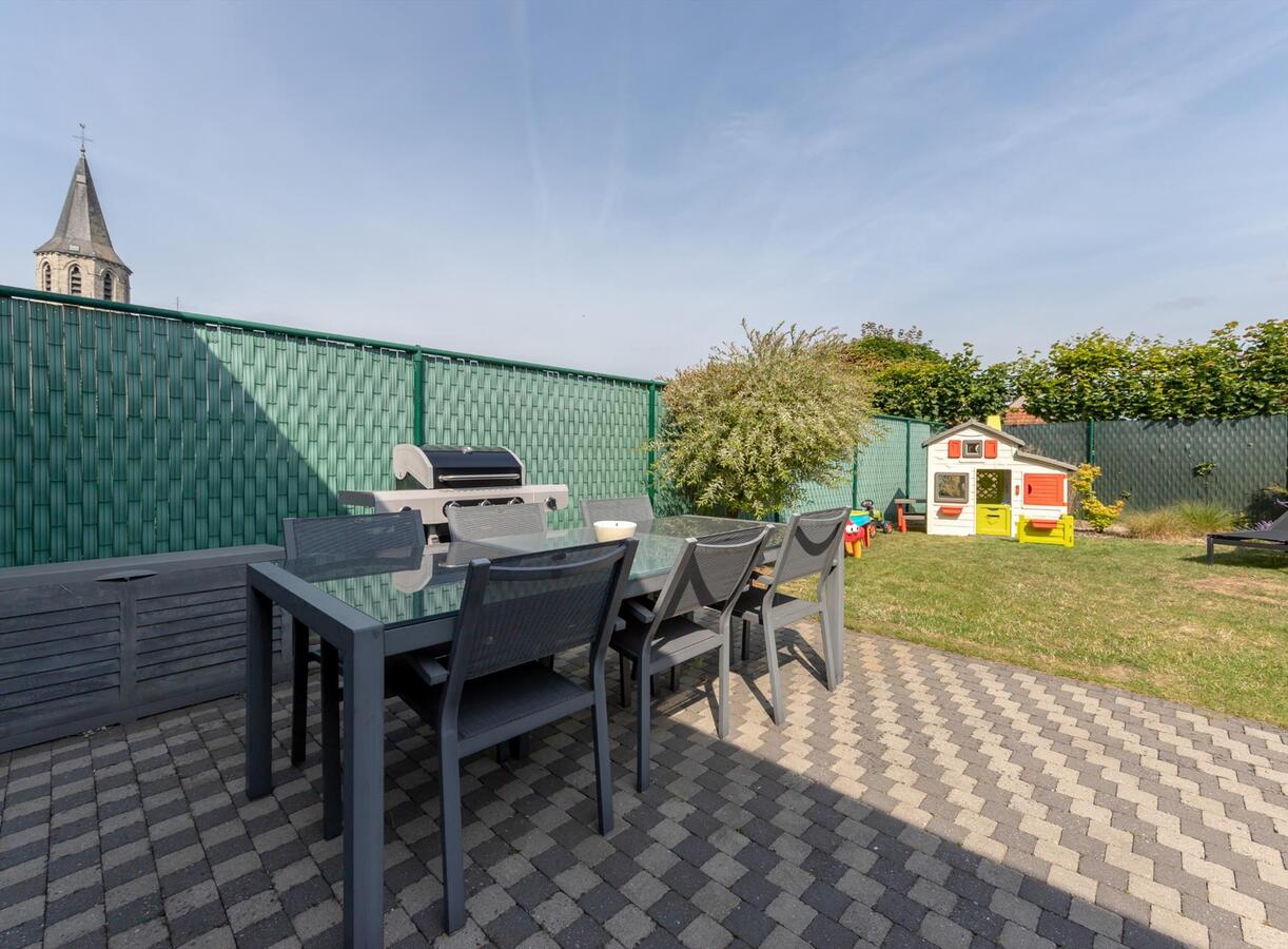 Zeer ruime woning met bijzonder veel licht én luxe  !    IDEAAL VOOR GROOT GEZIN !! 