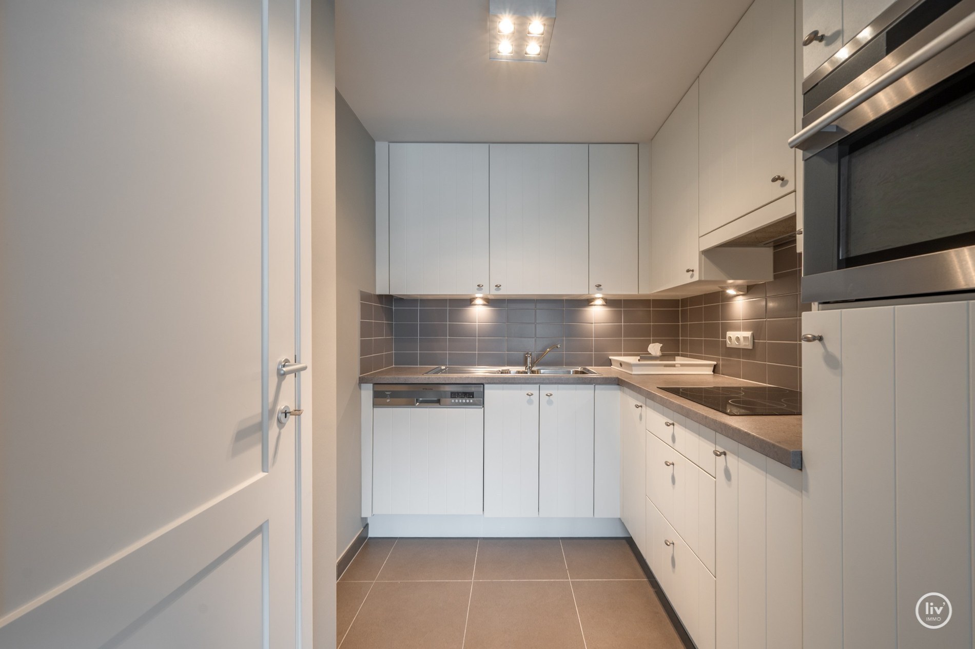 Appartement en duplex prêt à emménager à distance de marche de la digue Albertstrand et de l'avenue Lippens. 