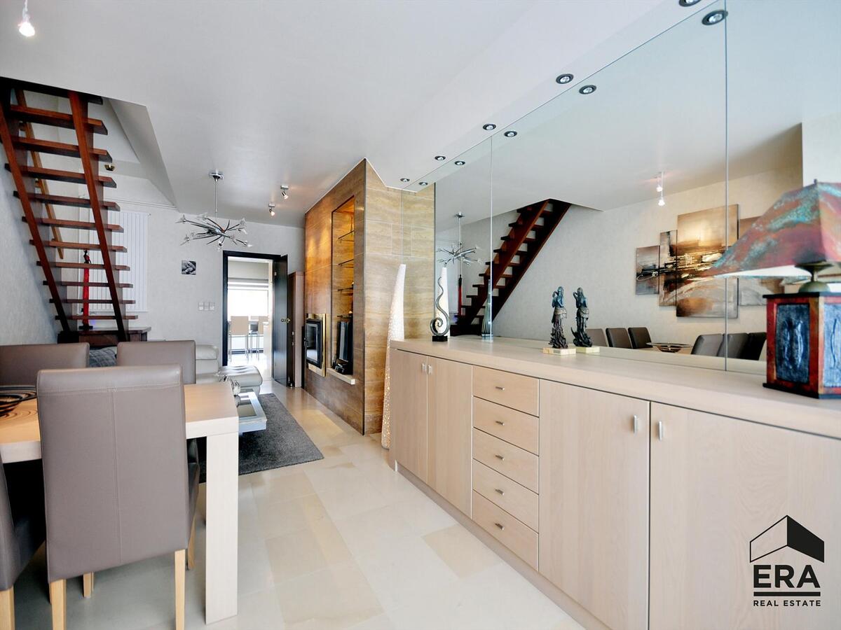 Dé ideale stadswoning. Gelegen in brede, doodlopende straat nabij UZ. 