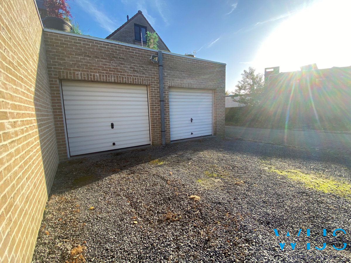 Instapklaar 2 slaapkamer appartement met terras &amp; garage ! 