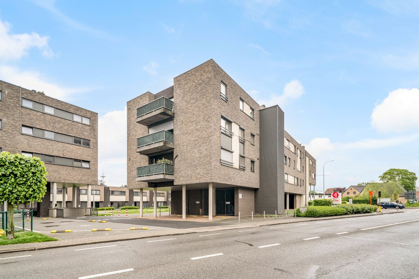 Comfortabel appartement met 1 slaapkamer, terras en autostandplaats nabij het centrum van Maaseik! 