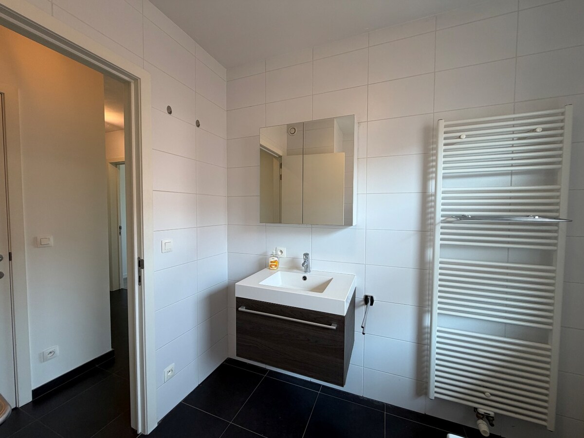 2 slpk-appartement nabij allerhande voorzieningen. 