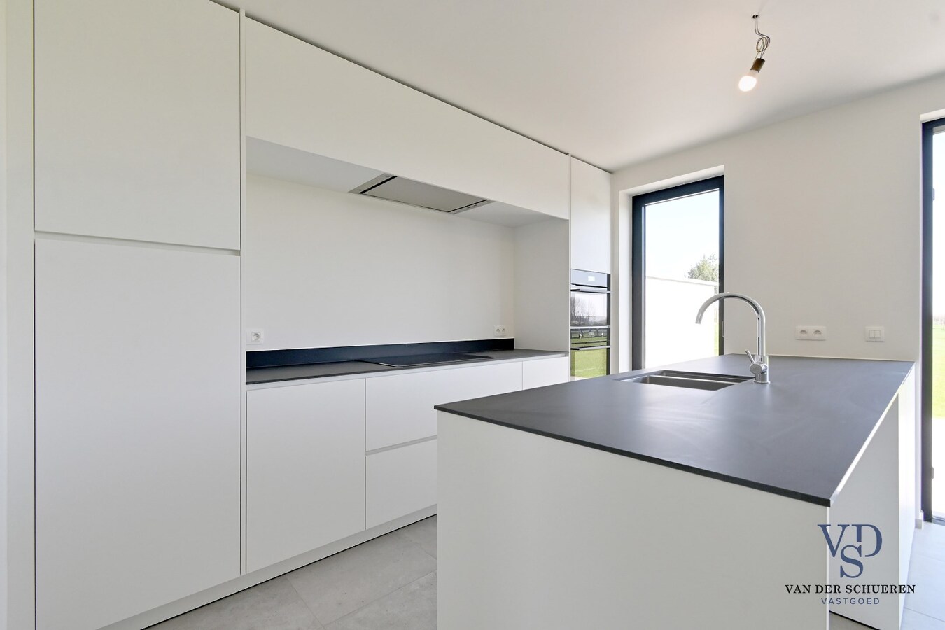 IN OPTIE ! Half Open Bebouwing met afzonderlijke garage 