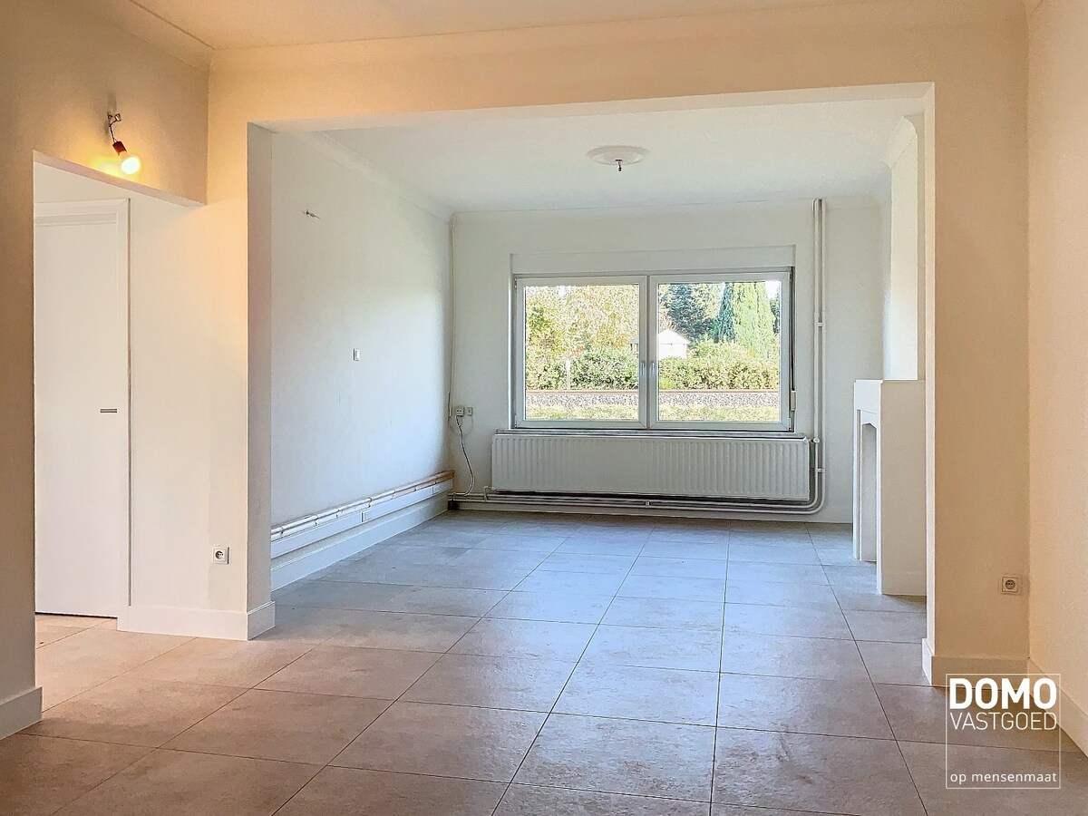 Ruime, energetisch gerenoveerde woning met open leefruimte, 4 slaapkamers en 2 badkamers te Kermt 