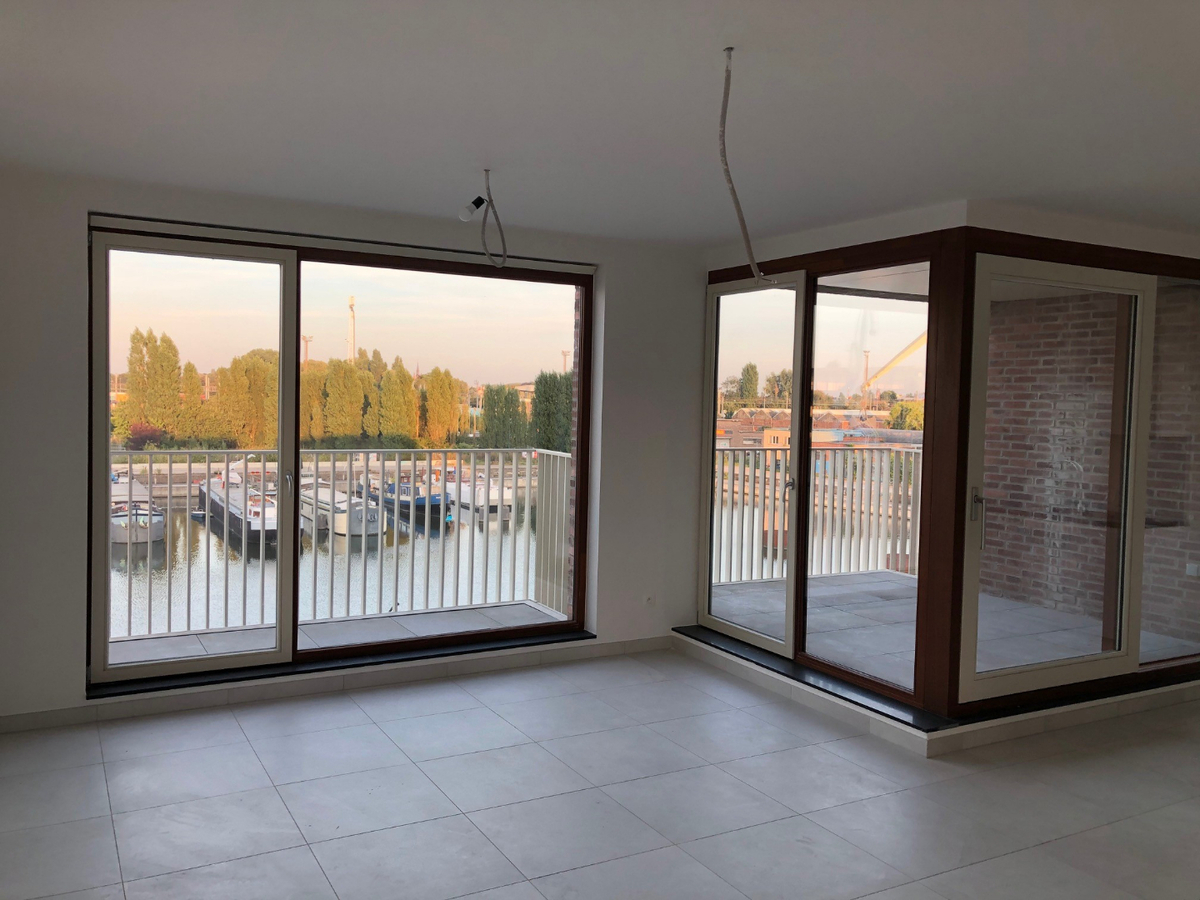 Luxueus wonen met unieke skyline én zicht op 't water. 