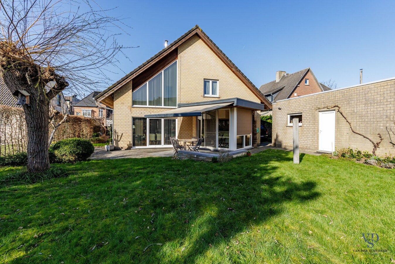 Tijdloze villa met praktijkruimtes 