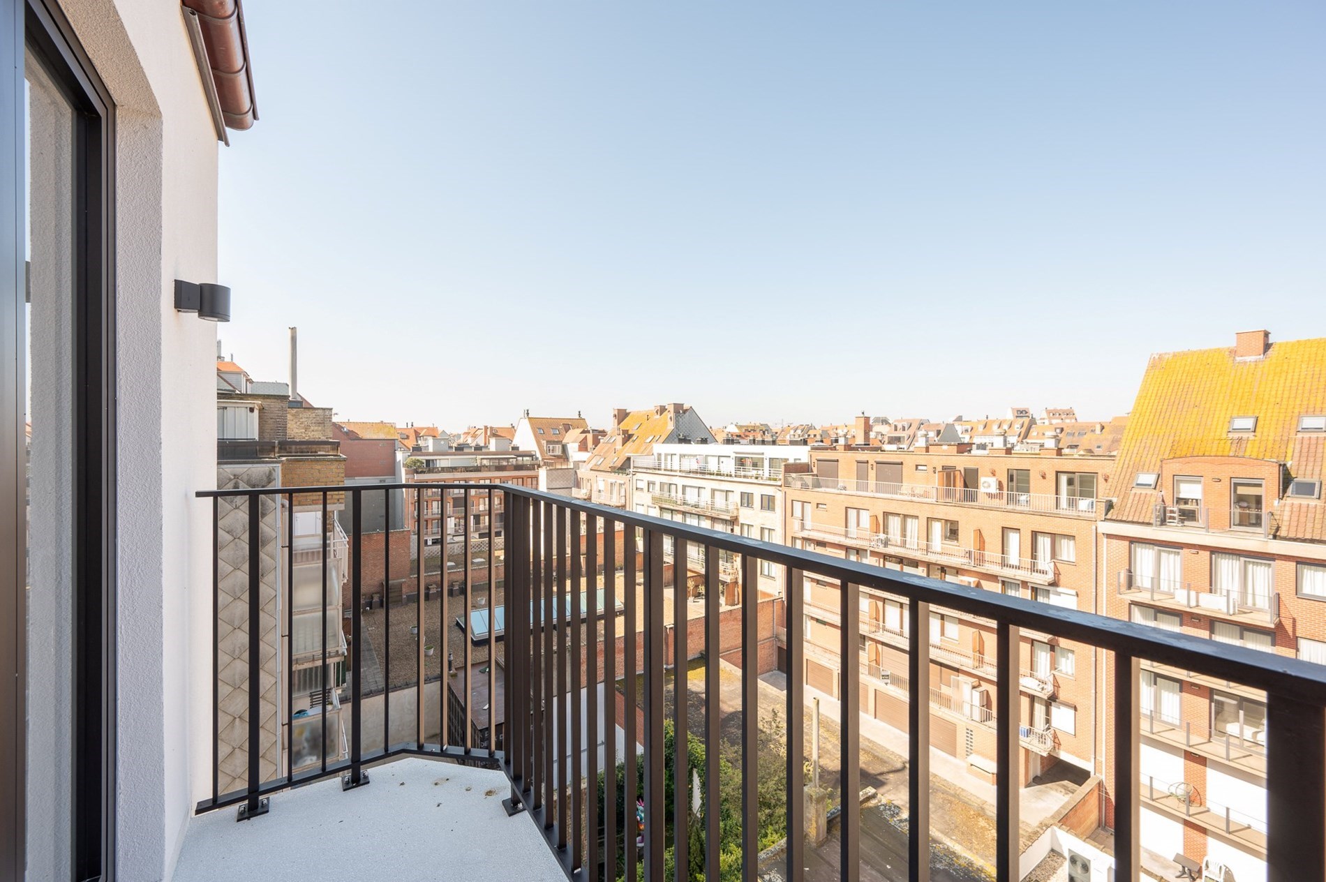 Volledig afgewerkt nieuwbouw app. met aangename zichten  gelegen in het centrum van Knokke. 