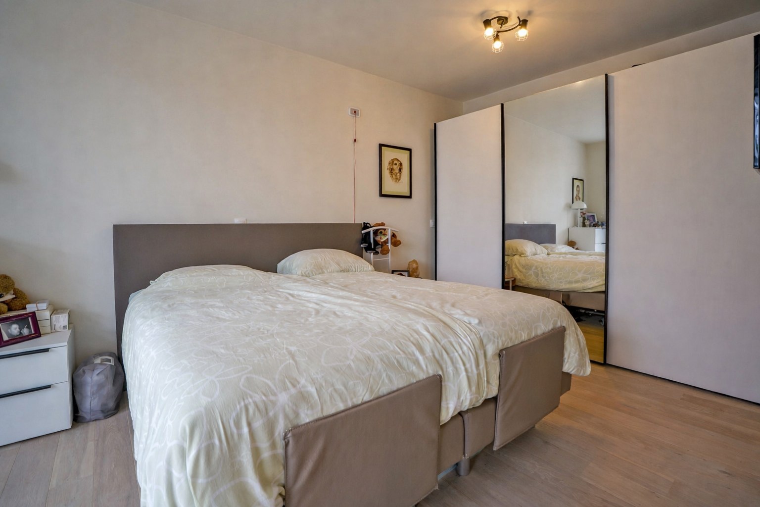 Prachtig 1-slaapkamerappartement met ruim terras (serviceflat) in Residentie Beukenhof, uniek wonen in de dorpskern van Oostduinkerke. 