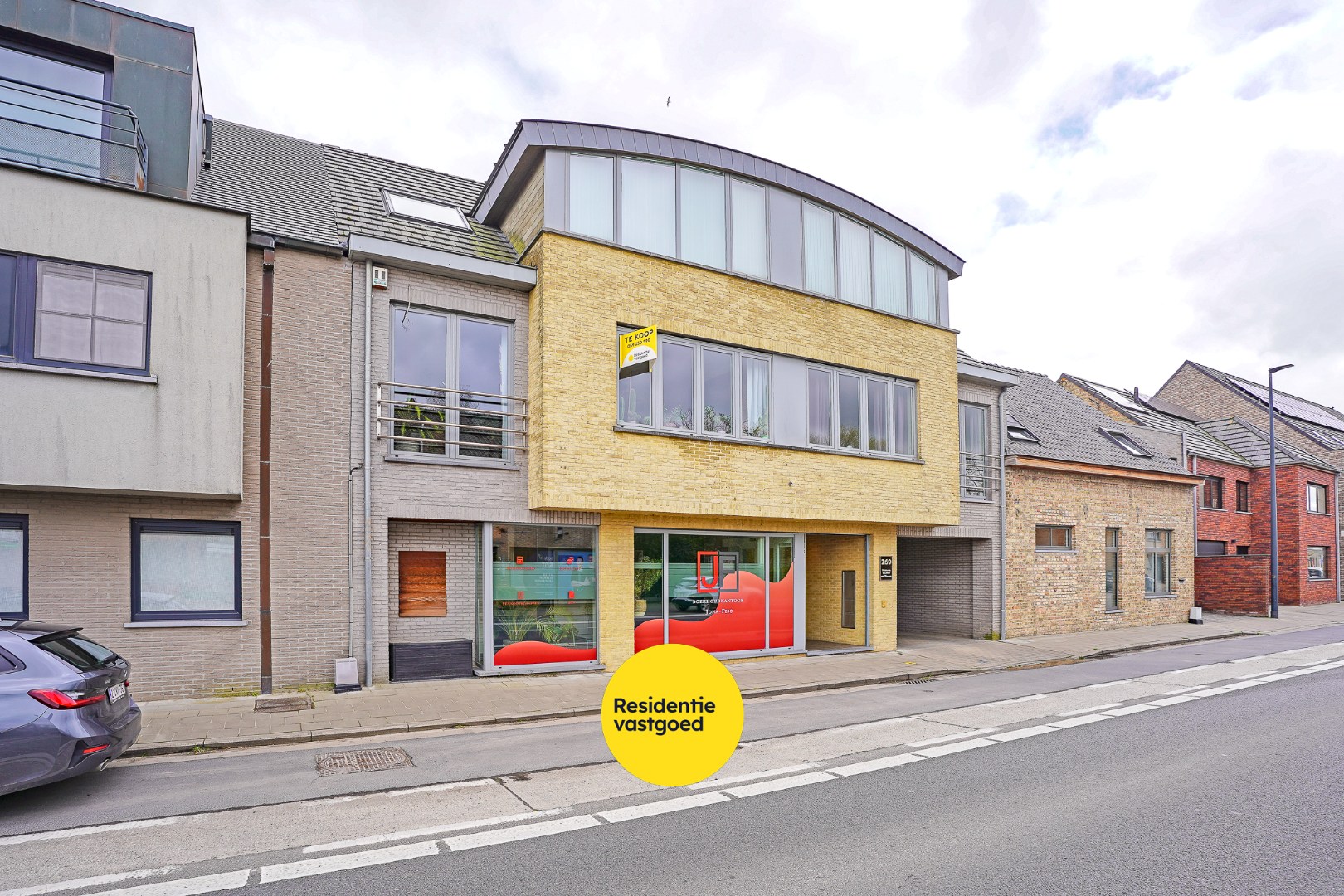 Recent appartement met privatieve tuin (346m²)  en ruim terras (40m²) in het centrum van Woumen! 