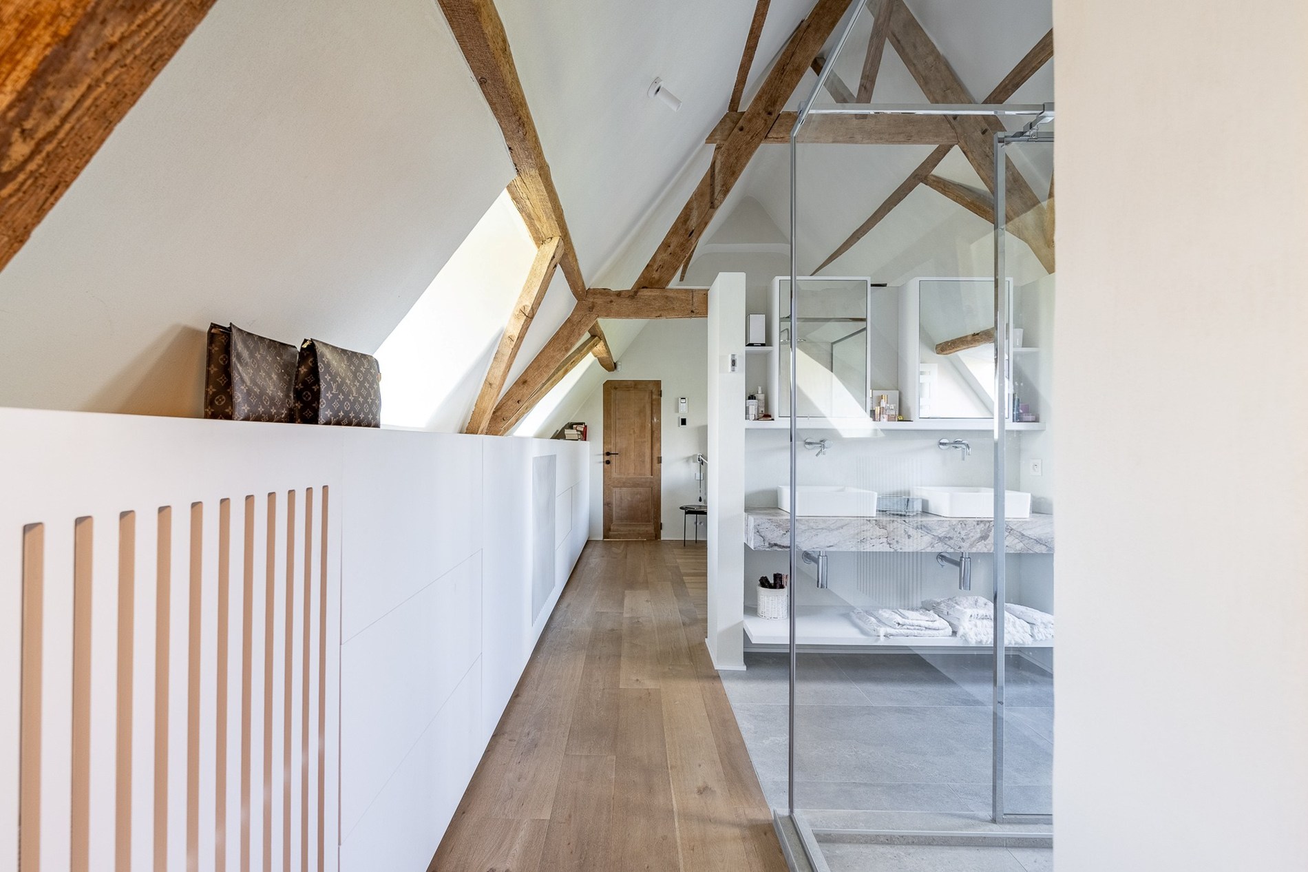 OPENDEURDAG Zaterdag 02/05 - 10u30 - 12u30 (Pereboomstraat 1 te Damme) : Uitzonderlijk gerenoveerde Hoeve met bijhuis op een domein van 1,5 hectare 