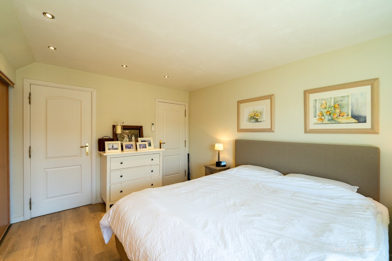 Prachtige villa met zwembad en luxueus poolhouse met optioneel bij te kopen weiland van ca. 21.856 m2 te Hove 