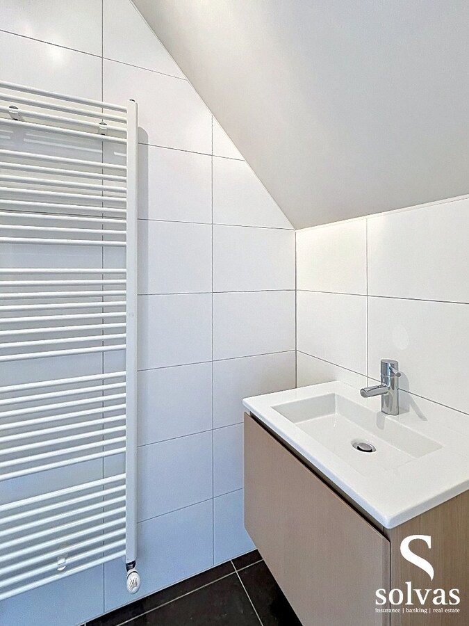 Zéér mooi en ruim appartement te huur in centrum Waarschoot 