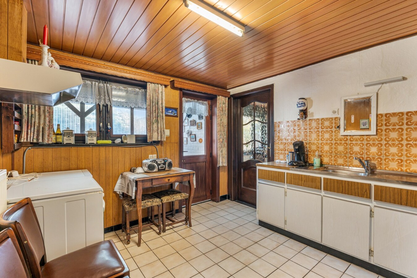 Halfvrijstaande gezinswoning met veel mogelijkheden op een perceel van 8are! 