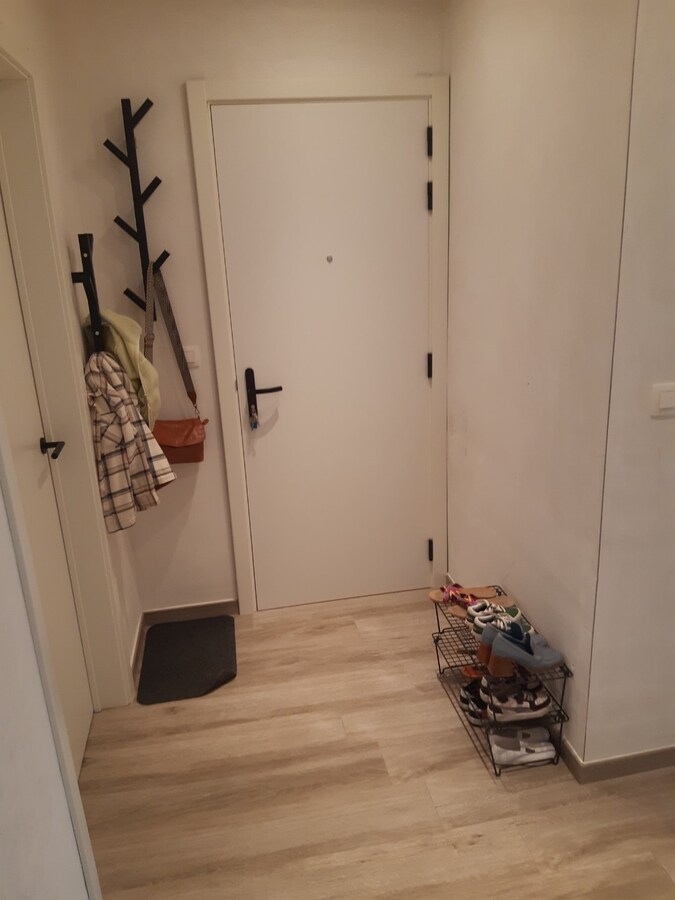 BEN-appartement met terras en tuintje. 