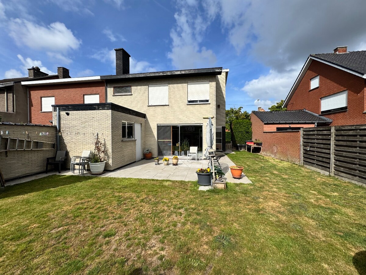 Woning met 4 slaapkamers en garage 