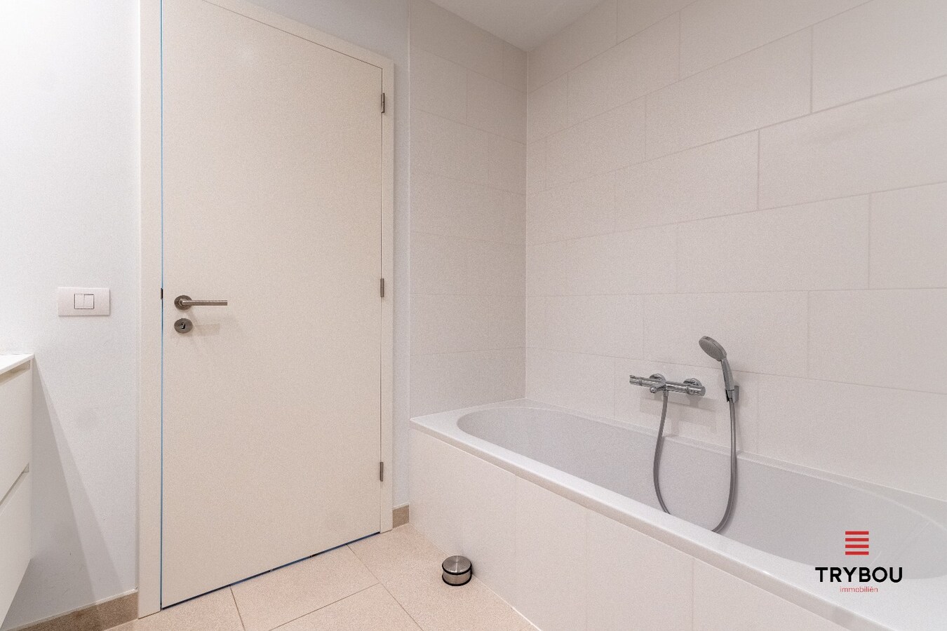 Appartement met 3 slaapkamers, garage en 2 staanplaatsen in Houthulst! 