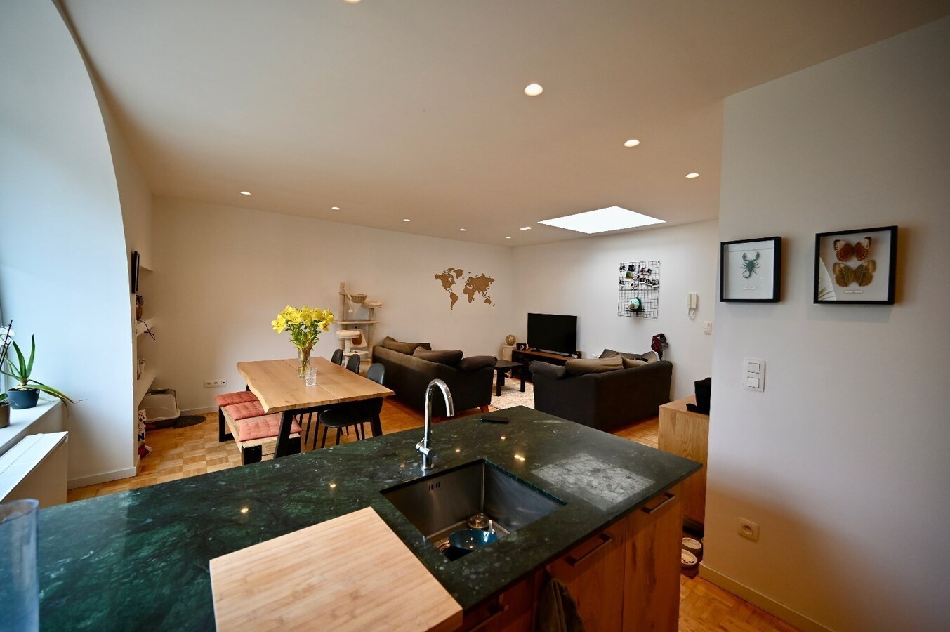 LICHTRIJK DAKAPPARTEMENT IN HARTJE OOSTENDE 