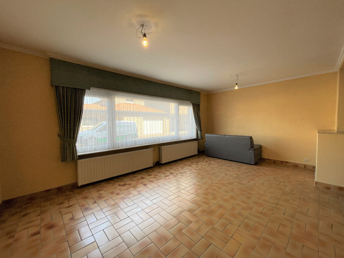 Gelijkvloers appartement met 2 slaapkamers en garage te centrum Roeselare 