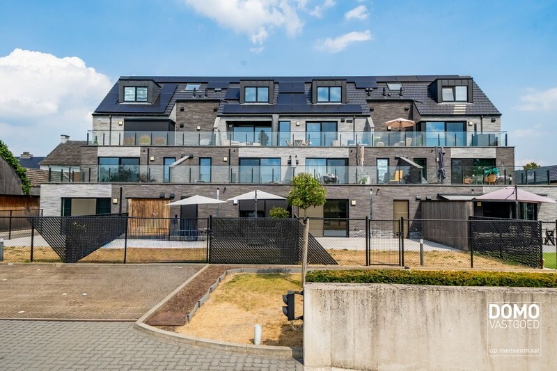 Exclusief appartement met uniek uitzicht te Alken. Inclusief 2 parkeerplaatsen en ruime kelderberging. 