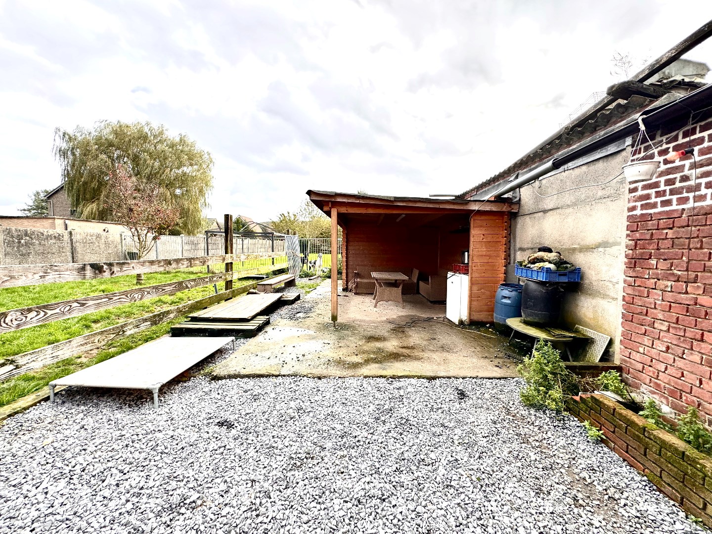 Gezinswoning met 4 grote en 1 kleine slaapkamer, garage en grote tuin 