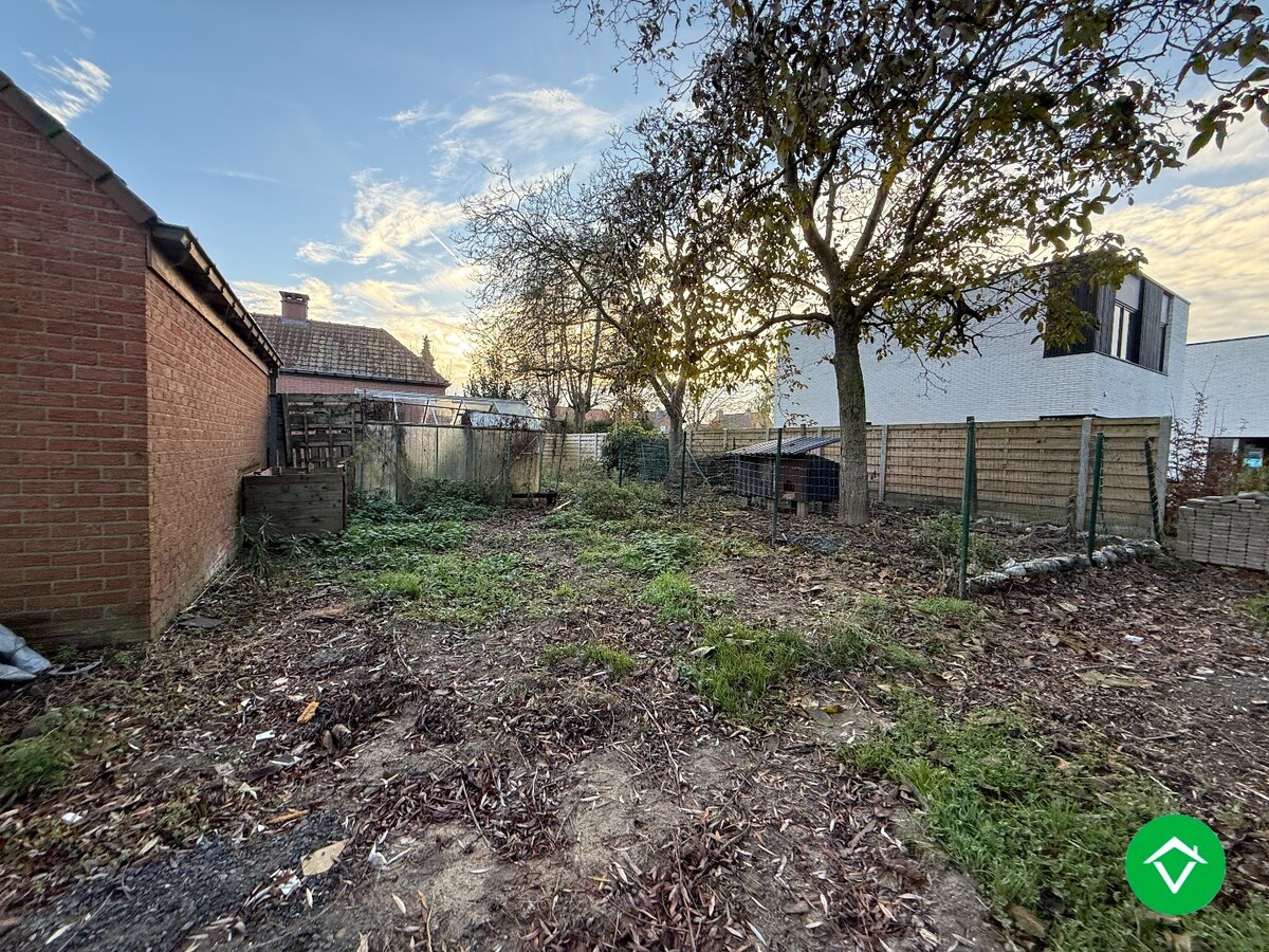 Rustig gelegen halfopen bebouwing met 3 slaapkamers, tuin en garage met uitweg! 