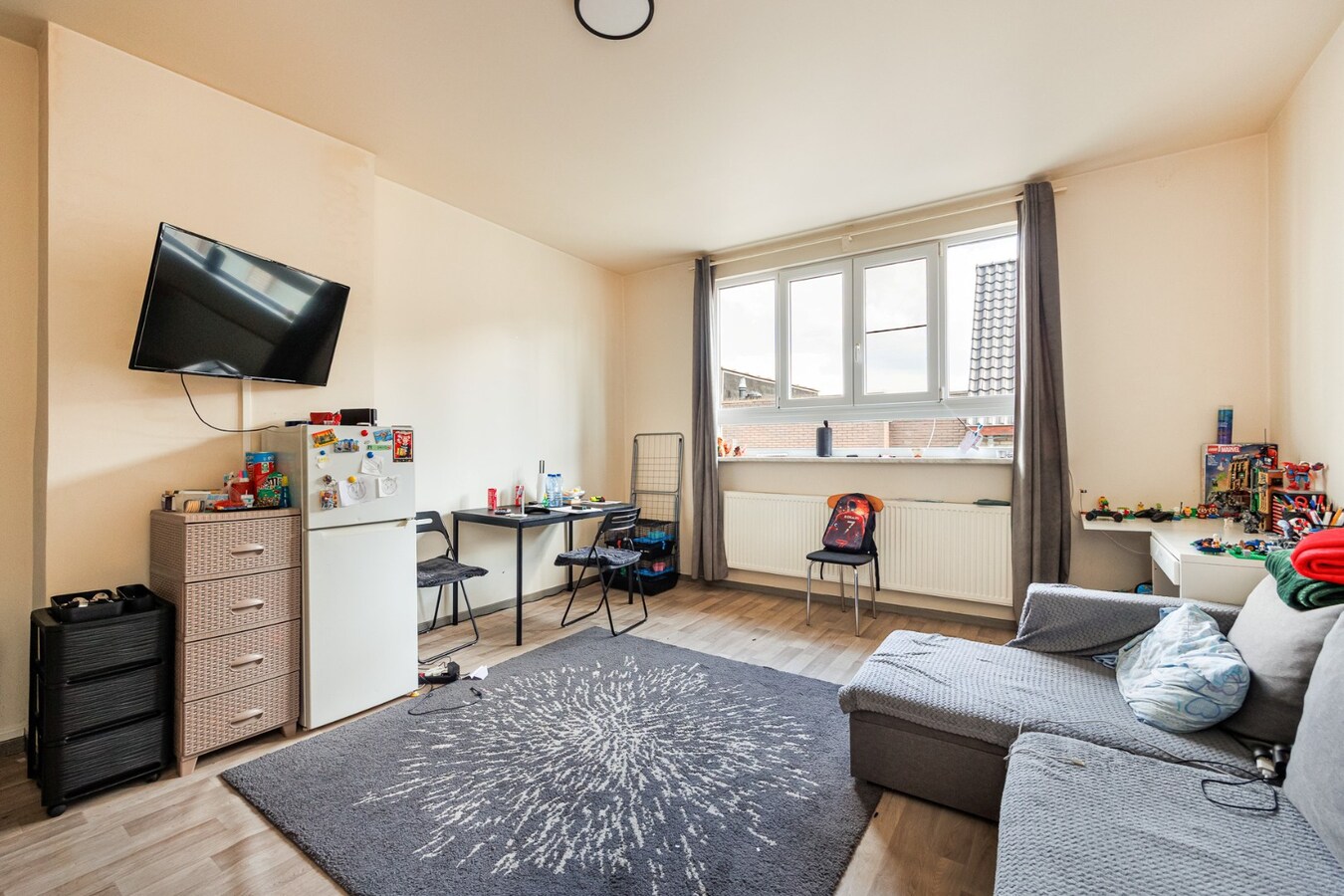 Vergunde opbrengsteigendom met 3 appartementen én handelsruimte! 