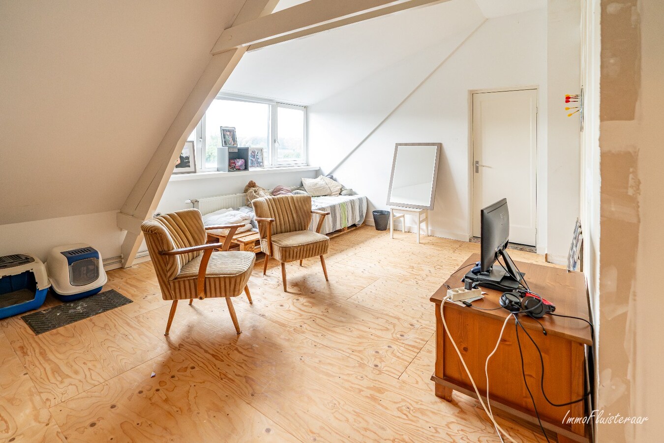 Prachtig landhuis met multifunctioneel bijgebouw, stallen en piste op ca. 5.000 m2 te Ravels (mogelijkheid tot aankoop aanpalende ca. 1 ha landbouwgrond) 