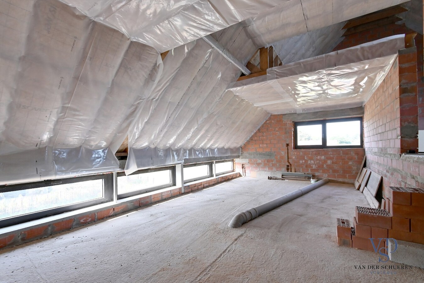 Eigentijdse woning (nog af te werken) te Vurste. 