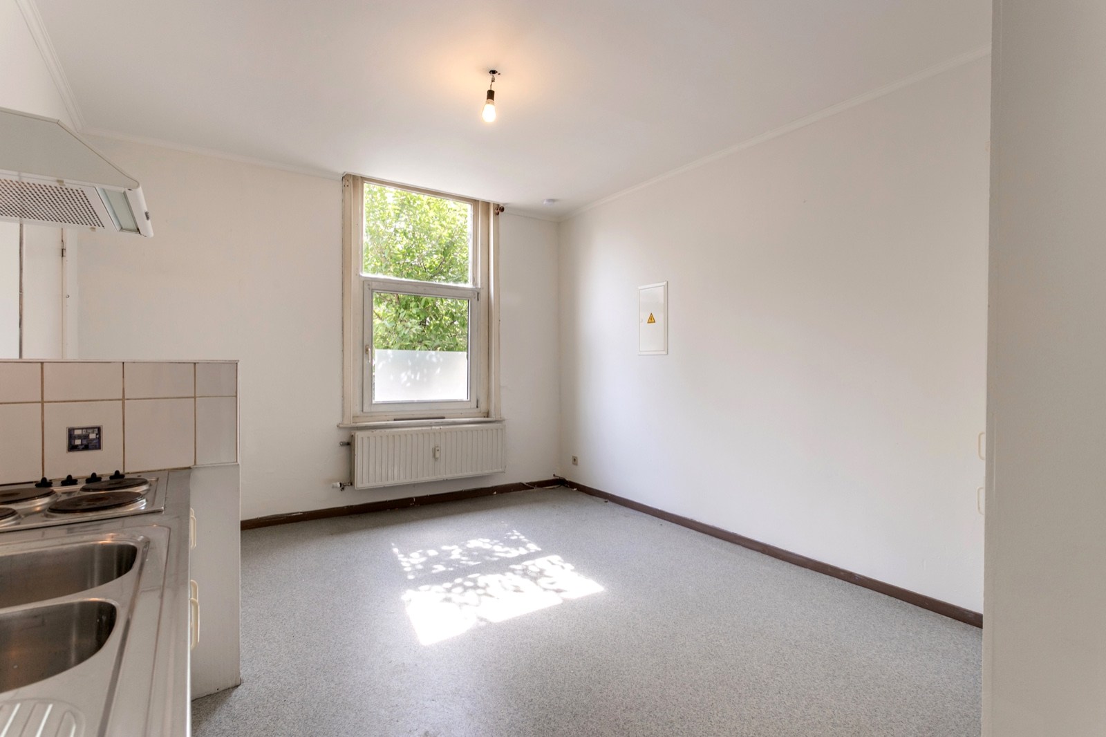 Opbrengsteigendom met 2 vergunde appartementen en kelders in het centrum van Halle 