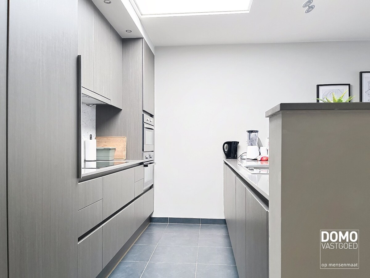 INSTAPKLAAR APPARTEMENT MET AUTOSTANDPLAATS TE CENTRUM KERMT - EPC label B 