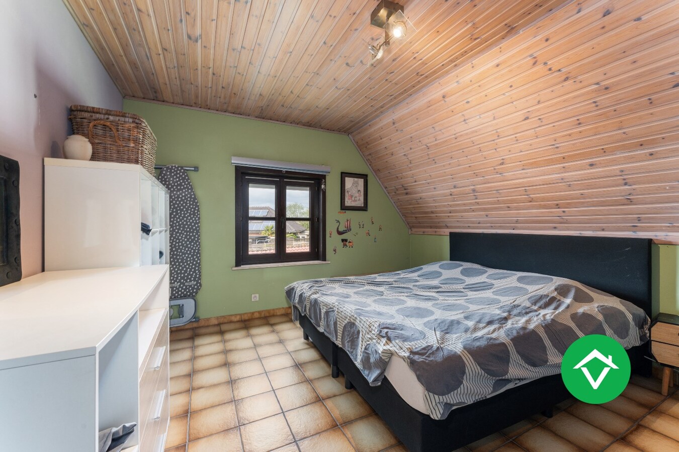 Landelijke gezinswoning met rustige ligging, 3 slaapkamers en een inpandige garage 