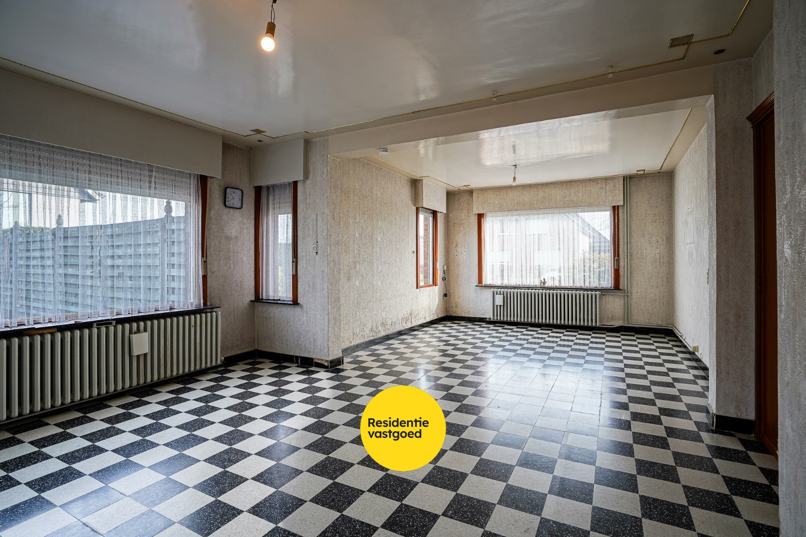 Te renoveren half-open bebouwing in Zerkegem 