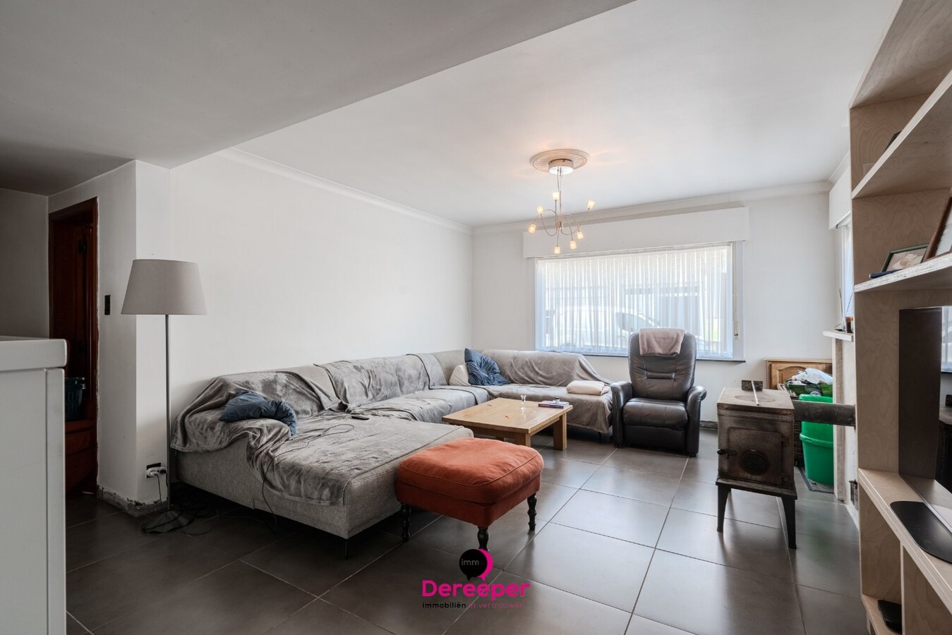 Te renoveren halfopen woning met zuidgerichte tuin op 571 m² in Jabbeke 