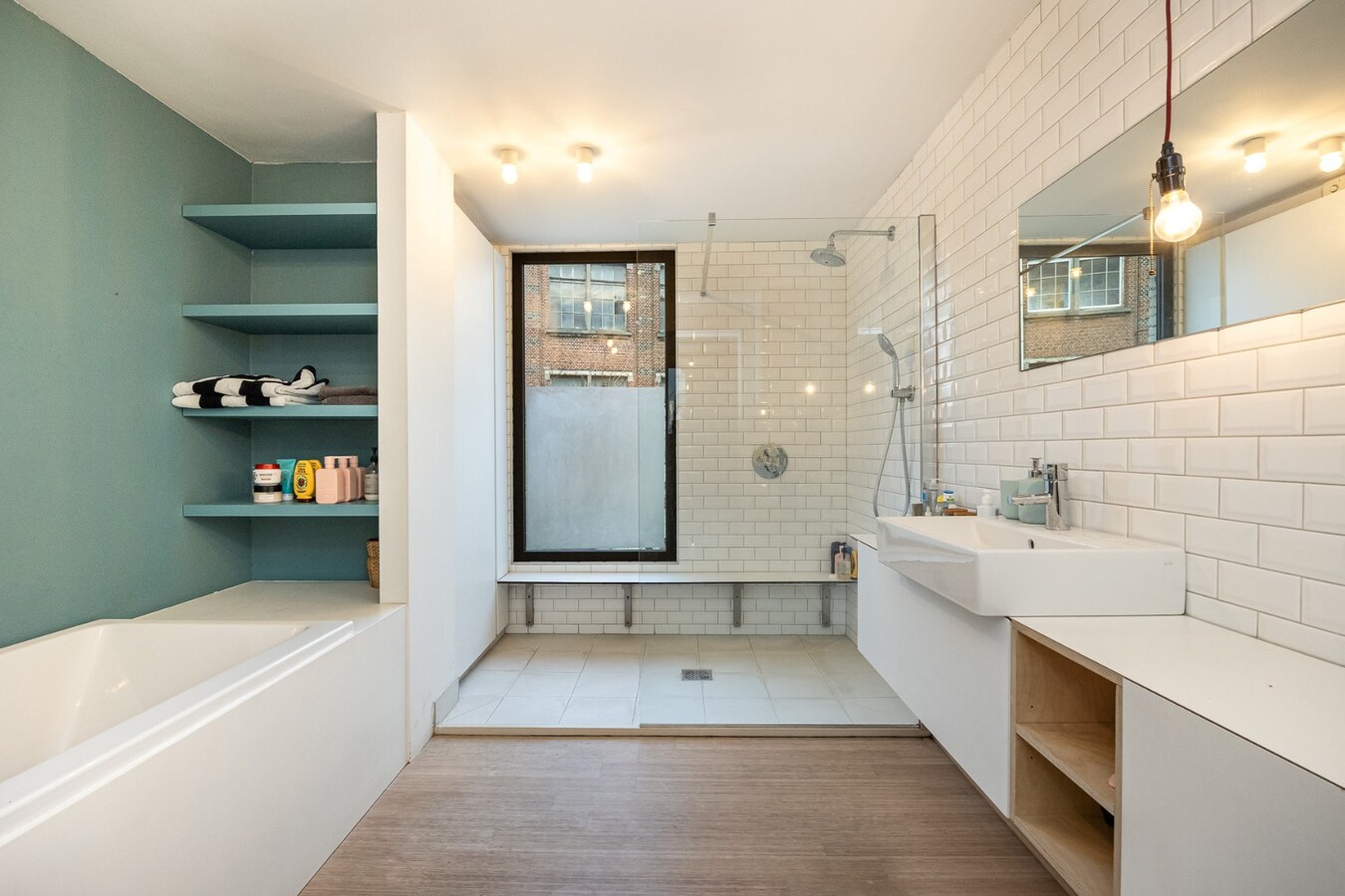 Gerenoveerde herenwoning met stadskoer in de Haringrodewijk! 