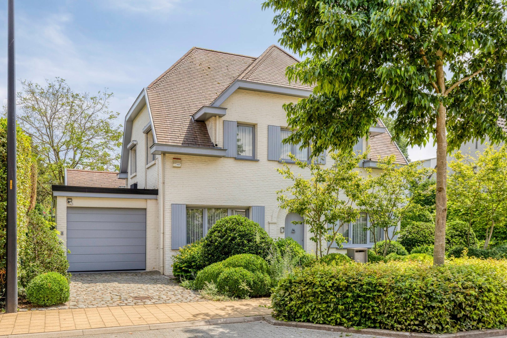 Statige woning met prachtige tuin op een unieke ligging in Geel-centrum 