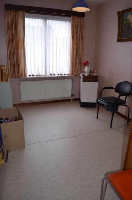 Gelijkvloers app met 2 slpks en garage te centrum Eeklo 