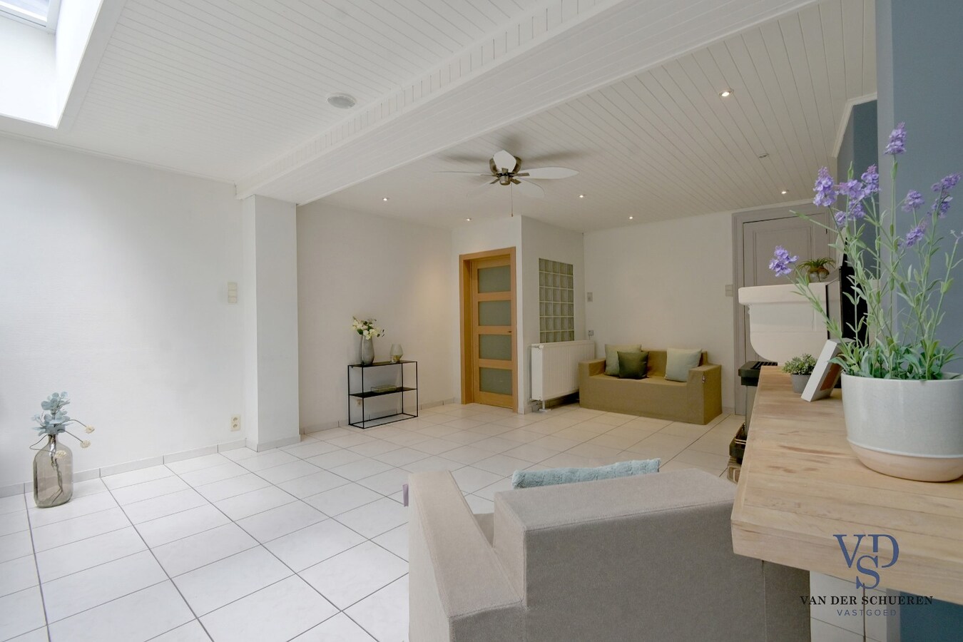Ruime 3 slpk-woning met garage en tuin. 