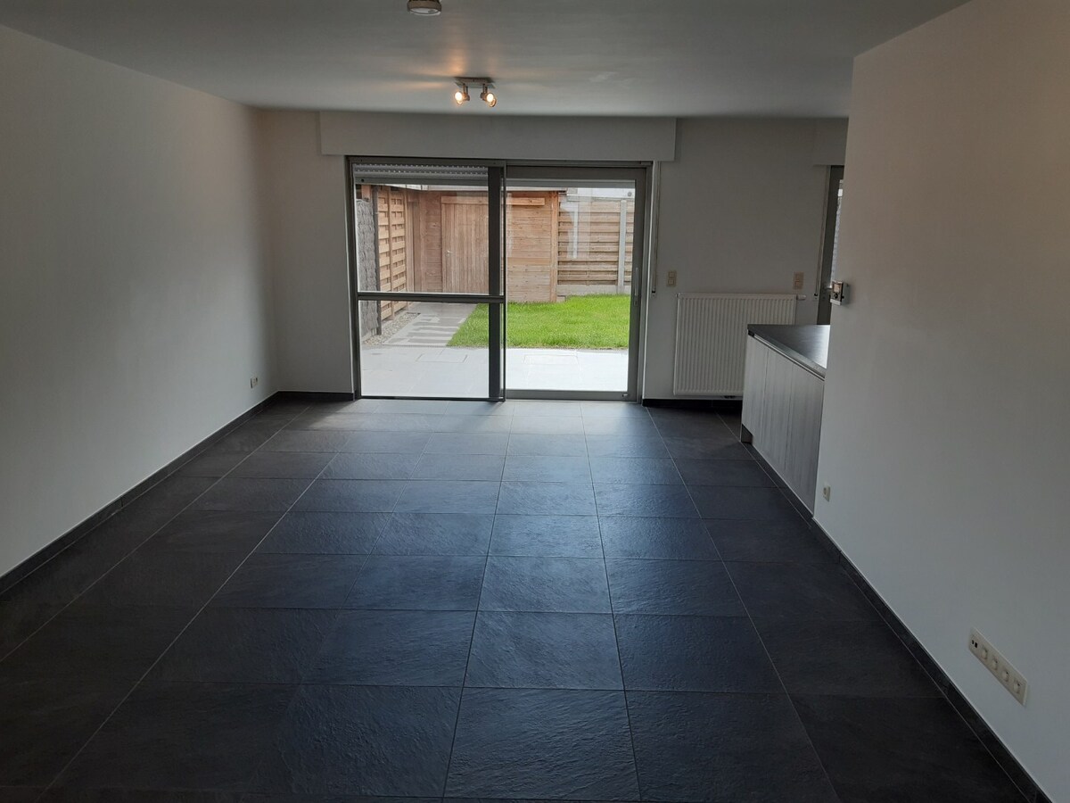 Degelijke, goed gelegen woning. 