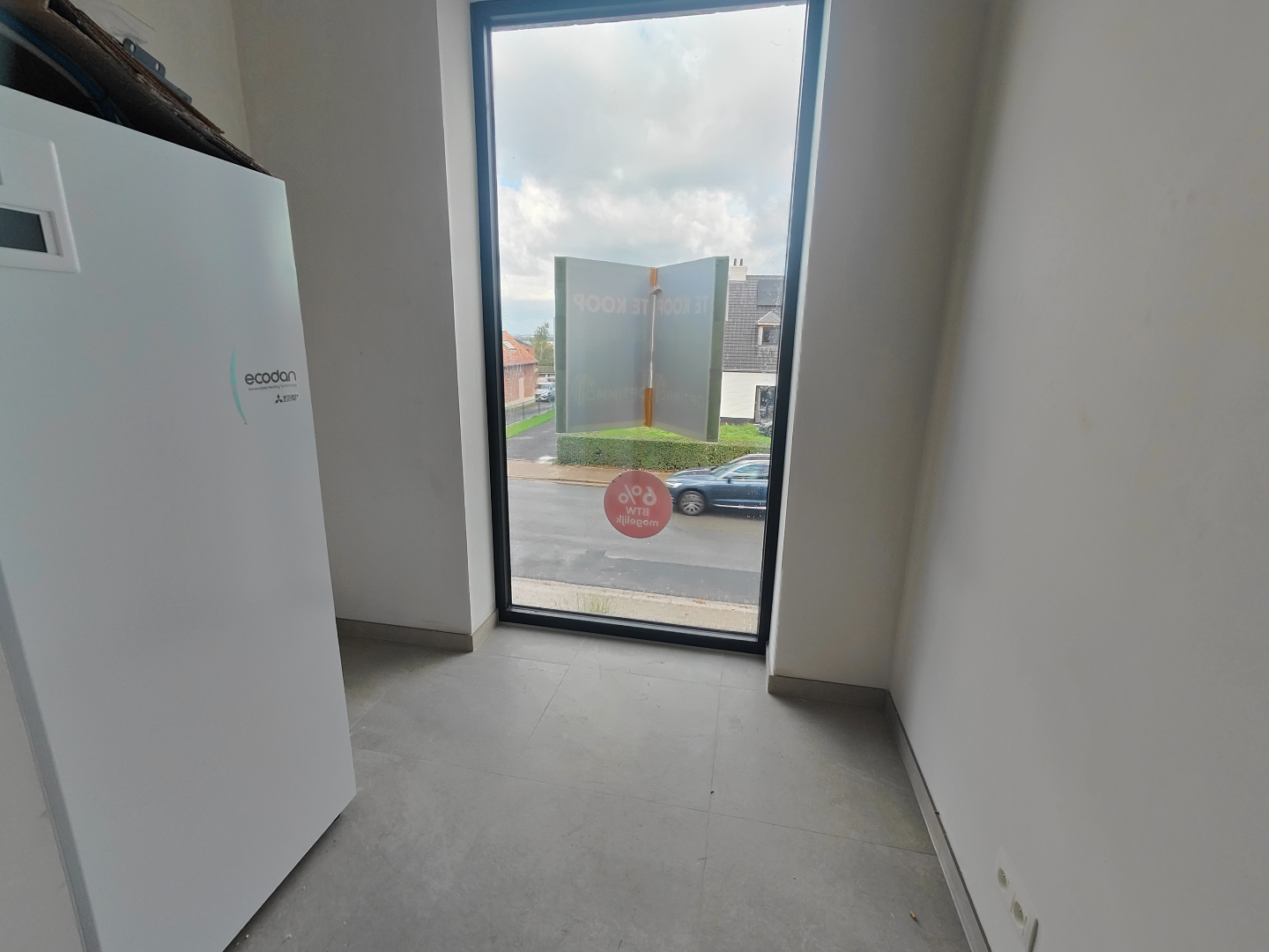 Afgewerkte woning met 3 slaapkamers &amp; ruim zonnig terras + autostaanplaats en berging 
