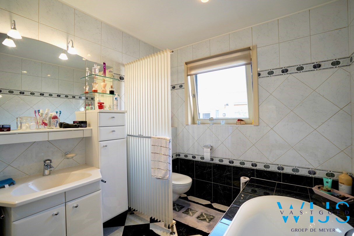 Multifunctioneel woonhuis met magazijn/praktijkruimte te ERTVELDE ! 