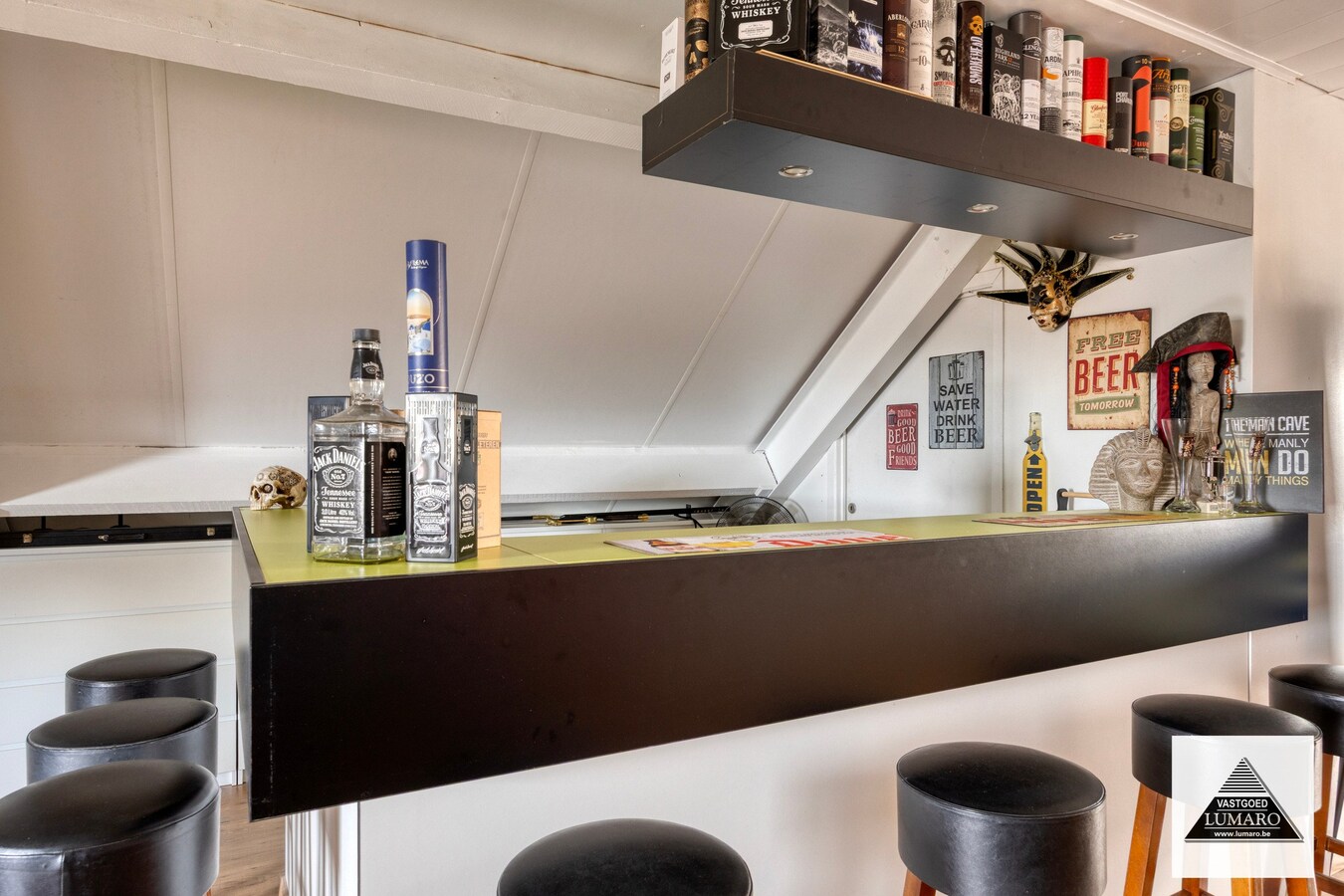 Instapklare villa met zwembad. Landelijke ligging in Leut (Maasmechelen). 