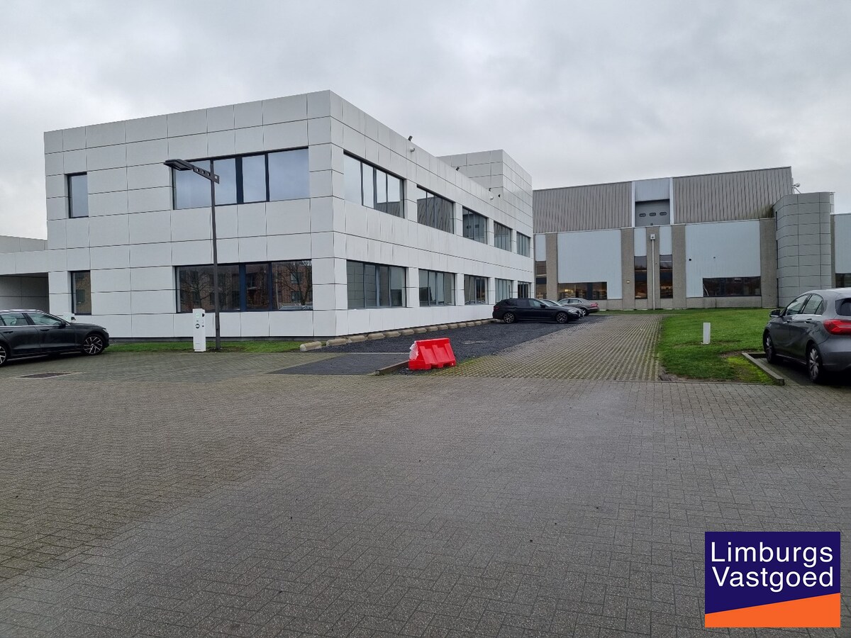 GLV kantoren - 527 m² + 25 parkings - nabij E 313 