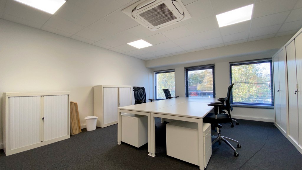 Gemeubelde kantoren in Idola Bedrijvencentrum in Lochristi