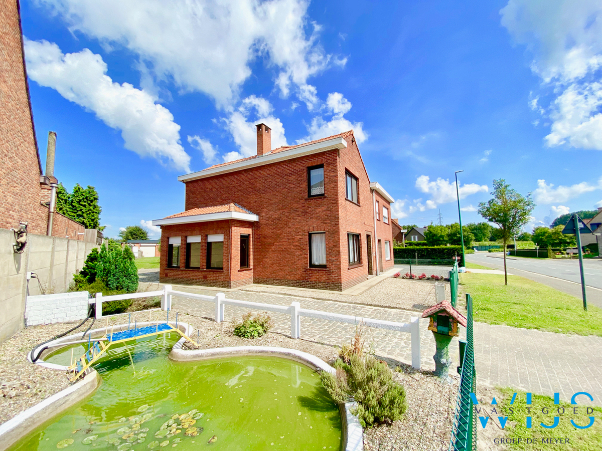 Op te frissen gezinswoning met 3 slaapkamers &amp; tuin te ERTVELDE! 